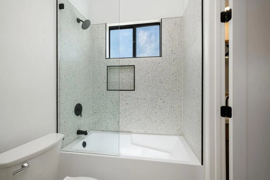 38-web-or-mls-DFCatalina_OPMG_0426_038