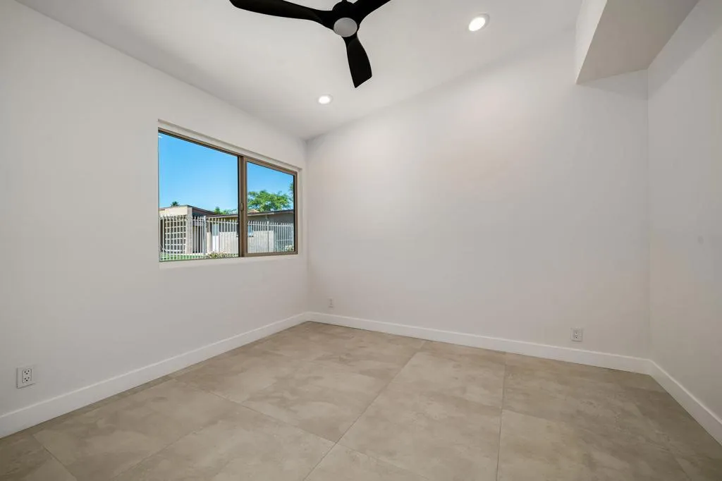32-web-or-mls-DFCatalina_OPMG_0426_032