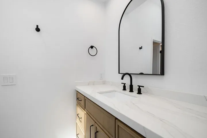 37-web-or-mls-DFCatalina_OPMG_0426_037