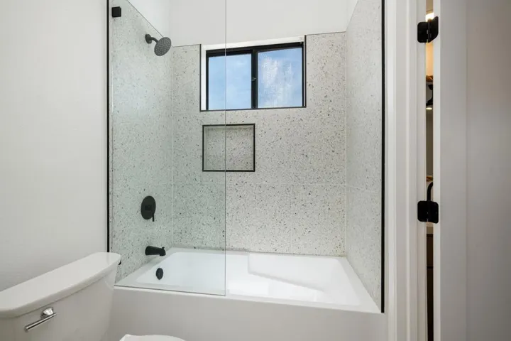 38-web-or-mls-DFCatalina_OPMG_0426_038