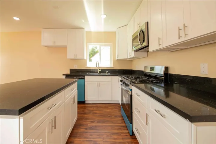 7630 Minstrel, Canoga Park, California 91304