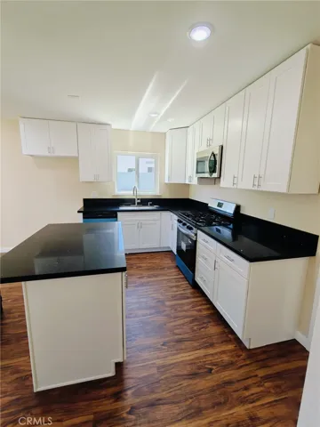 7630 Minstrel, Canoga Park, California 91304