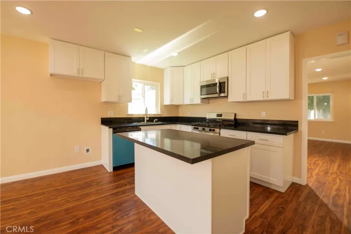 7630 Minstrel, Canoga Park, California 91304