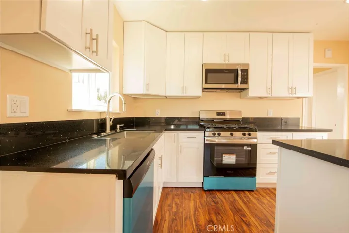 7630 Minstrel, Canoga Park, California 91304