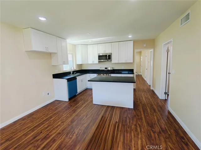 7630 Minstrel, Canoga Park, California 91304