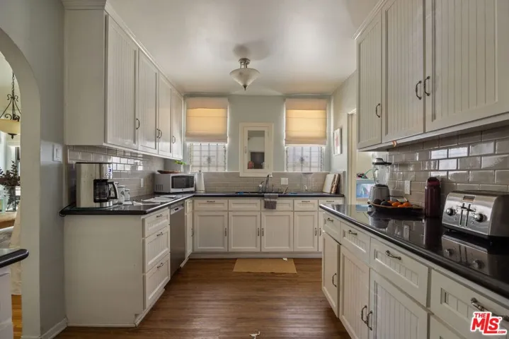 6122 W 6th Street, Los Angeles, California 90048