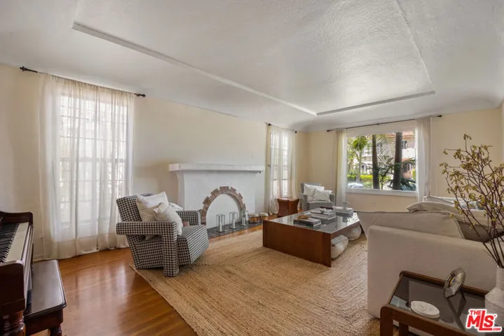 6122 W 6th Street, Los Angeles, California 90048
