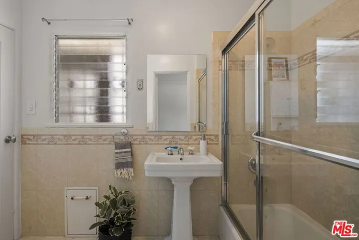 6122 W 6th Street, Los Angeles, California 90048