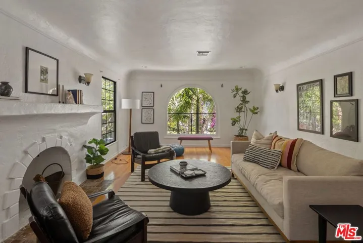 6122 W 6th Street, Los Angeles, California 90048
