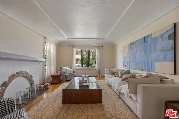 6122 W 6th Street, Los Angeles, California 90048