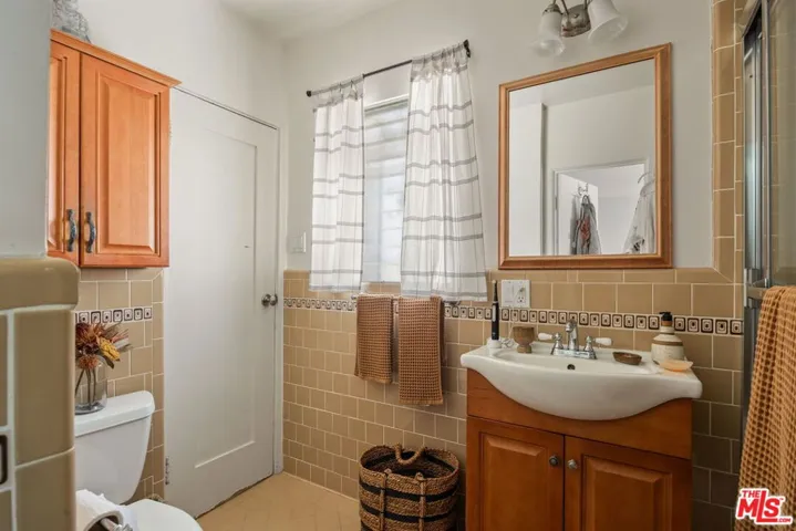 6122 W 6th Street, Los Angeles, California 90048