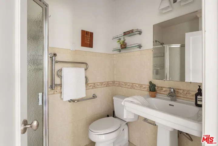 6122 W 6th Street, Los Angeles, California 90048