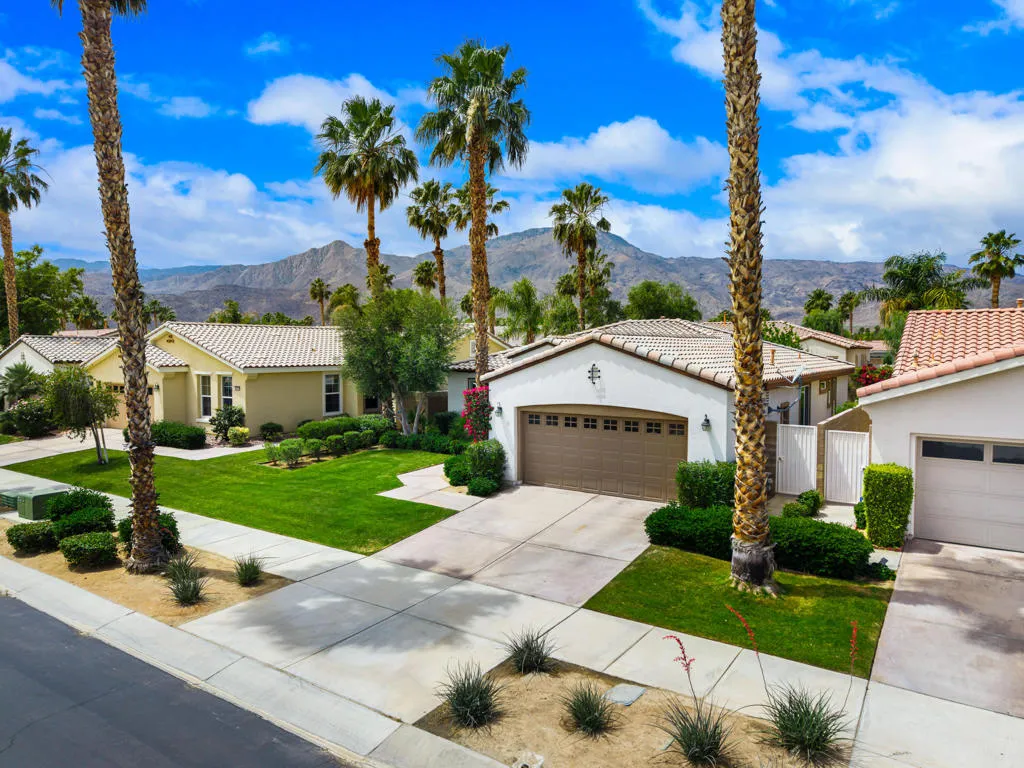 60477 Desert Shadows Dr.