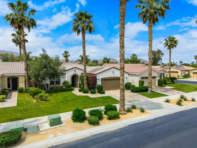 60477 Desert Shadows Dr.