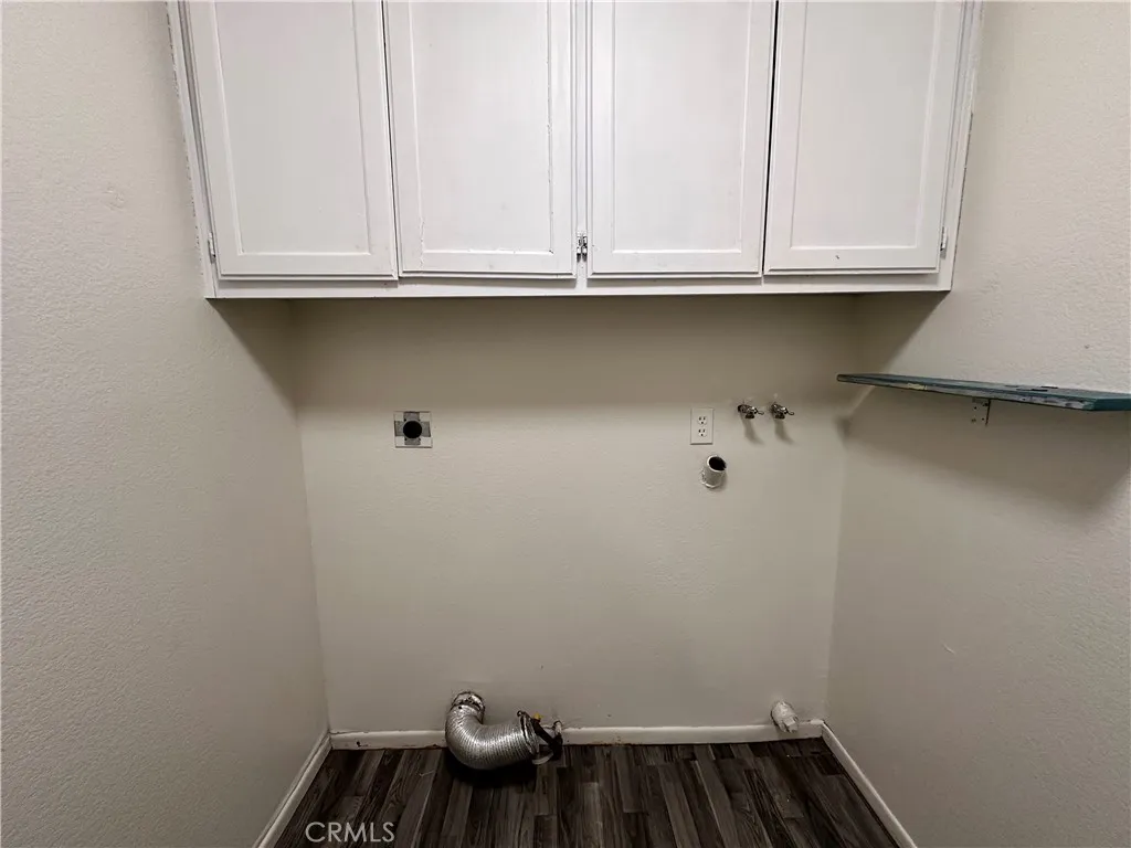 Unit 6: Washer and Dryer Hookup in Downstairs Bathroom