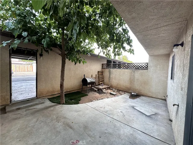 Unit 6: Courtyard Area