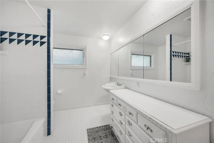 Bathroom with Bath Tub