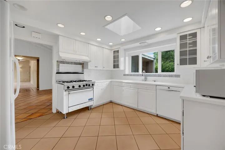 15304 Carretera, Whittier, California 90605