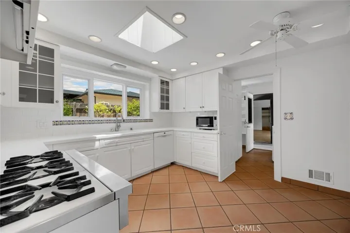 15304 Carretera, Whittier, California 90605