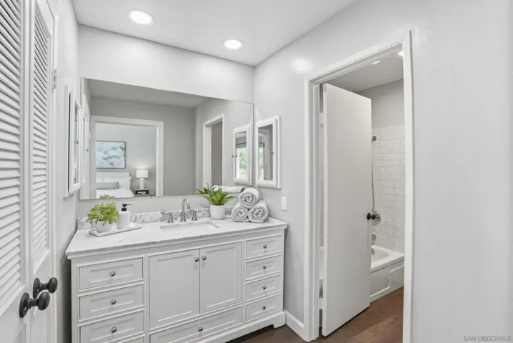 3793 Balboa Ter A, San Diego, California 92117