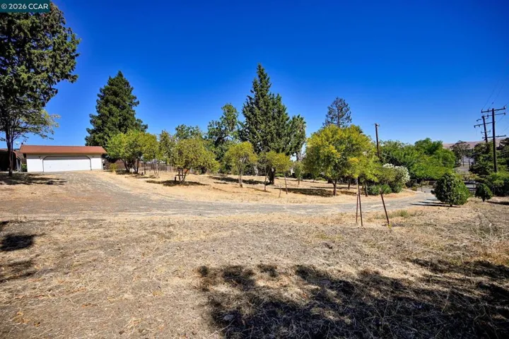 1051 Tilley Cir, Concord, California 94518 — photo 5