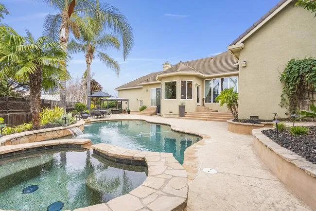 50 Ralphs Way, Hollister, California 95023