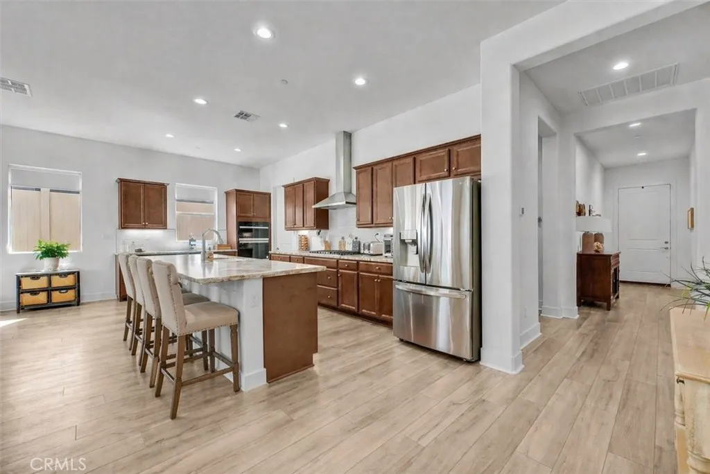 LARGE OPEN KITCHEN
