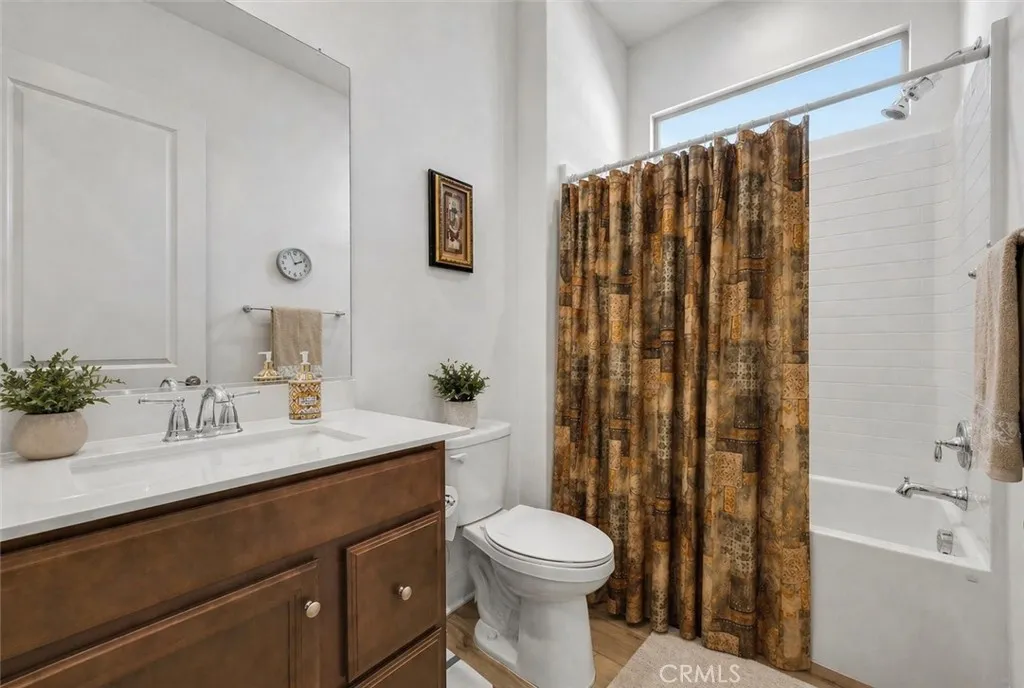 FULL HALL BATH