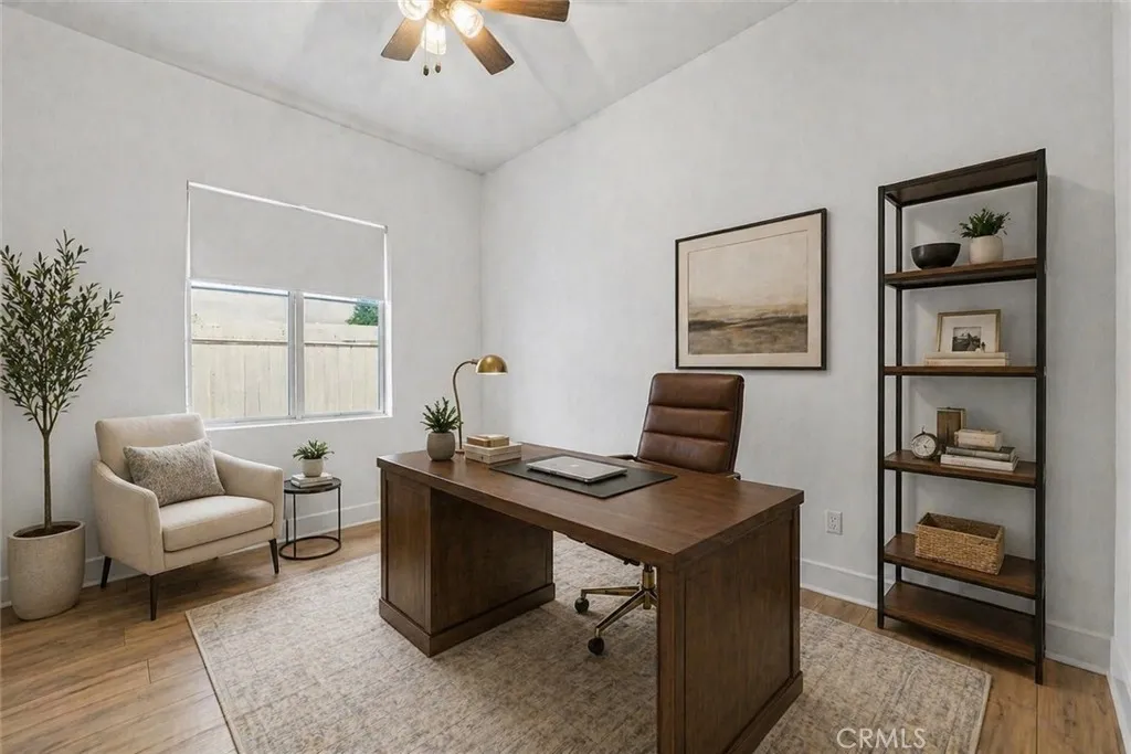 DEN (3RD ROOM)