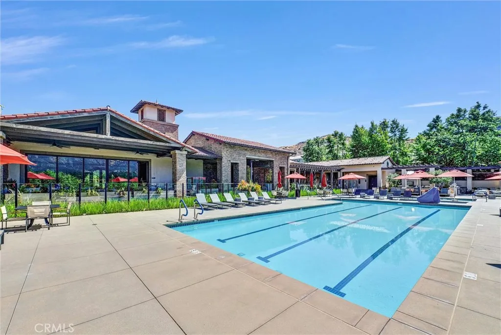 COMMINITY POOL