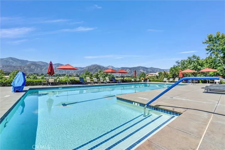 COMMINITY POOL