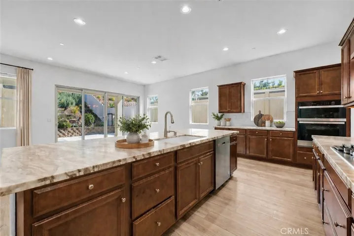 LARGE OPEN KITCHEN