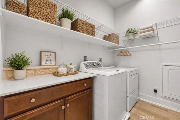 SEPARATE LAUNDRY ROOM