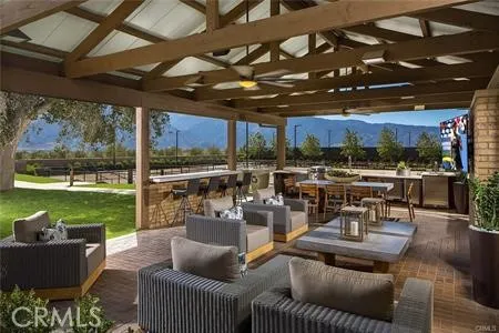 OUTDOOR KITCHEN LIVING ROOM AREA