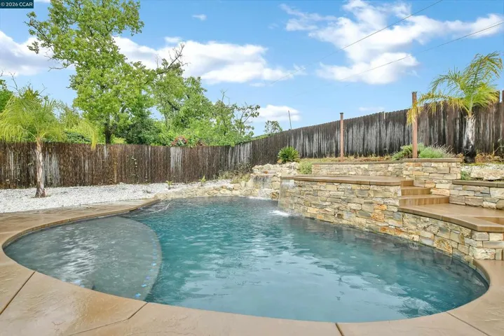 196 Bittercreek Dr, Folsom, California 95630