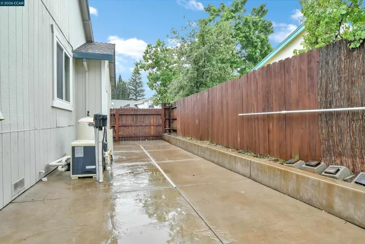 196 Bittercreek Dr, Folsom, California 95630