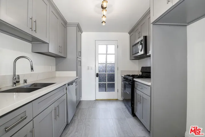 11311 Tampa Avenue 30, Porter Ranch, California 91326 — photo 5