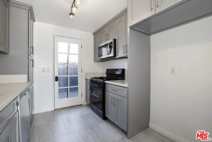 11311 Tampa Avenue 30, Porter Ranch, California 91326