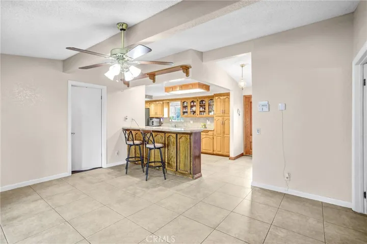 breakfast bar area