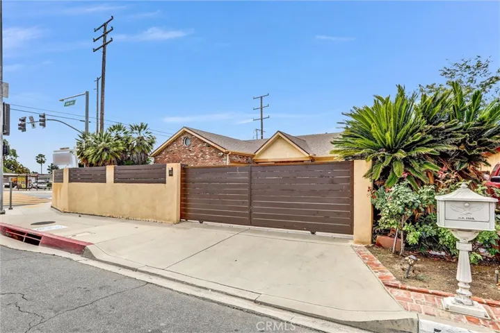5203 N Enid Avenue, Azusa, California 91702