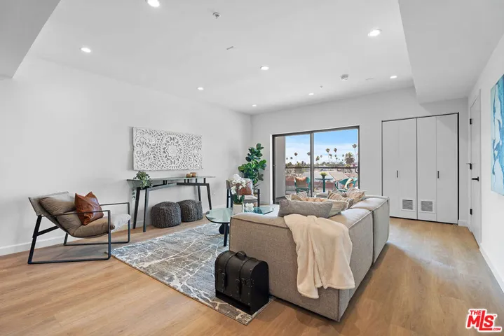 321 S Oxford Avenue 203, Los Angeles, California 90010