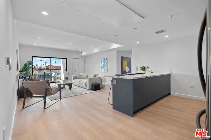 321 S Oxford Avenue 203, Los Angeles, California 90010