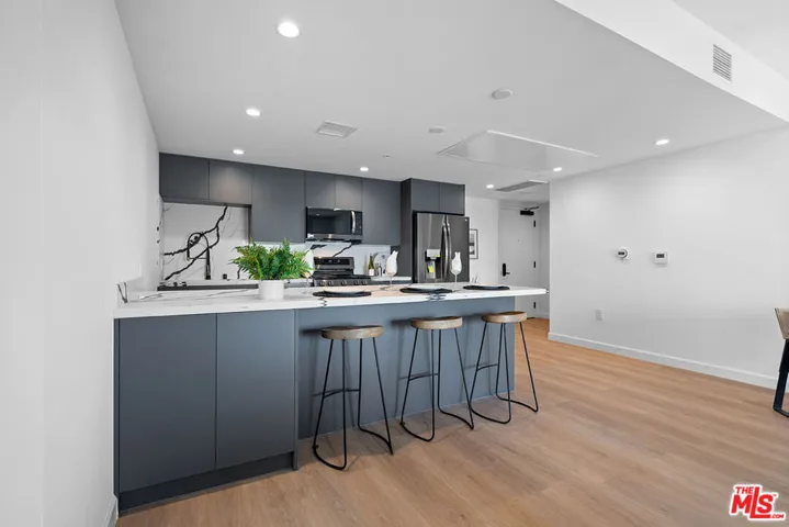 321 S Oxford Avenue 203, Los Angeles, California 90010