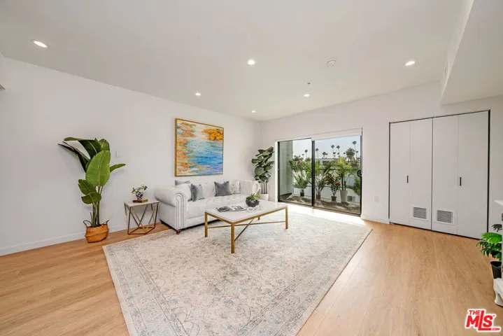 321 S Oxford Avenue 203, Los Angeles, California 90010
