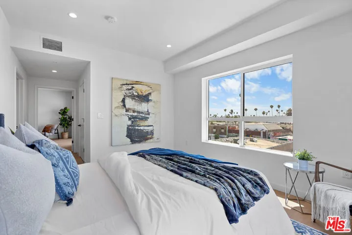 321 S Oxford Avenue 203, Los Angeles, California 90010