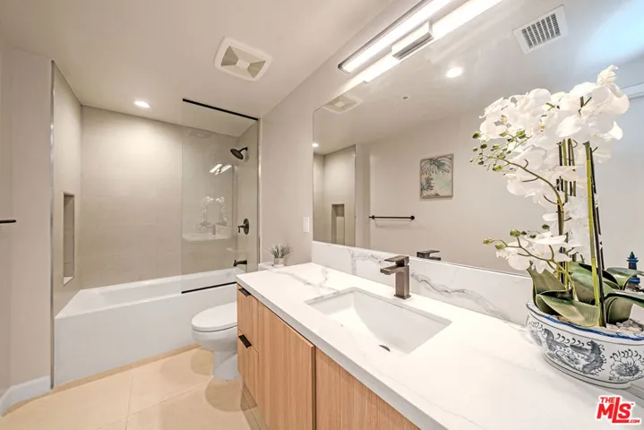 321 S Oxford Avenue 203, Los Angeles, California 90010