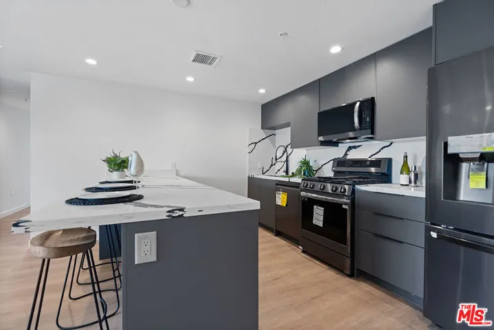 321 S Oxford Avenue 203, Los Angeles, California 90010