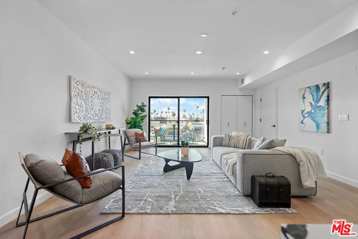 321 S Oxford Avenue 203, Los Angeles, California 90010