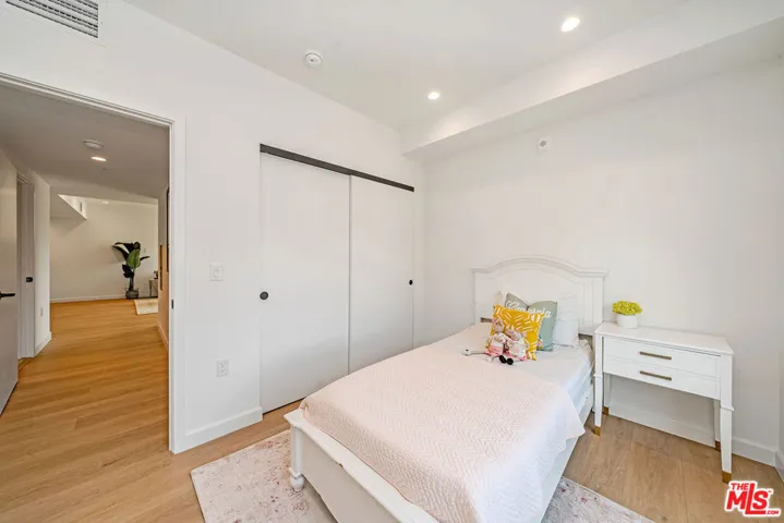 321 S Oxford Avenue 203, Los Angeles, California 90010