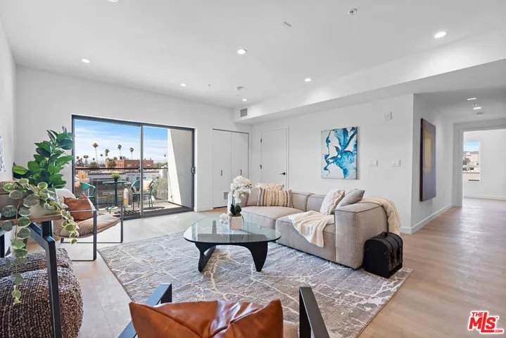 321 S Oxford Avenue 203, Los Angeles, California 90010